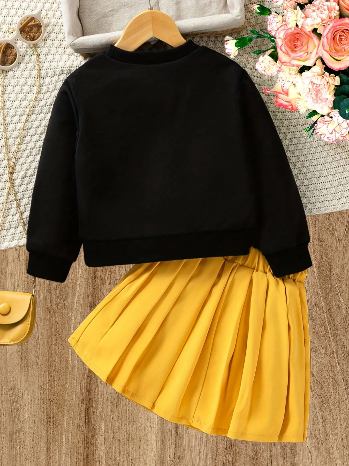 2pcs/set Adorable Girls Pattern Sweatshirt Top   Pleated Skirt Outfit - Comfortable Long Sleeve, Fashionable Design, Cute Cartoon Print, Perfect for Spring and Fall Seasons, Ideal for Casual Daily Wear