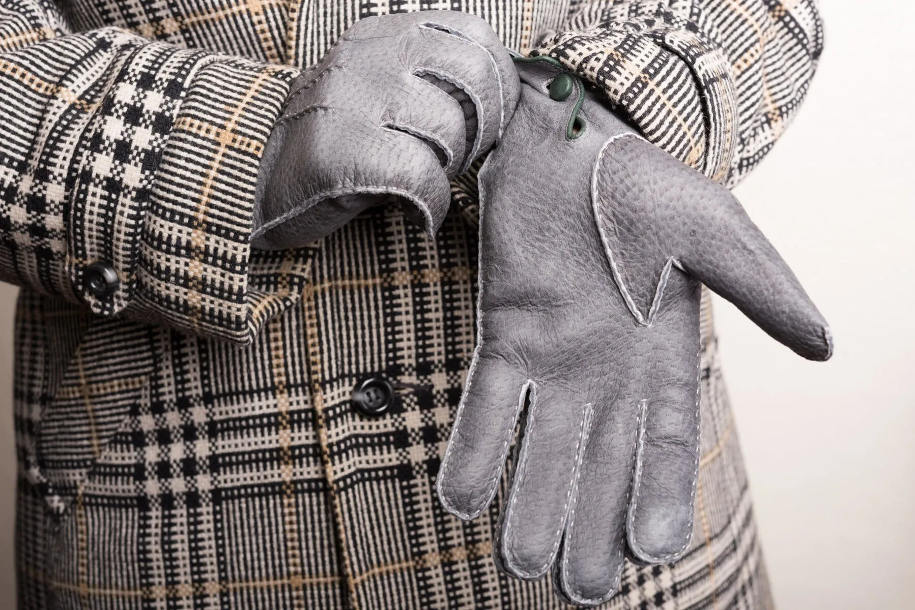 Gray Unlined Peccary Gloves