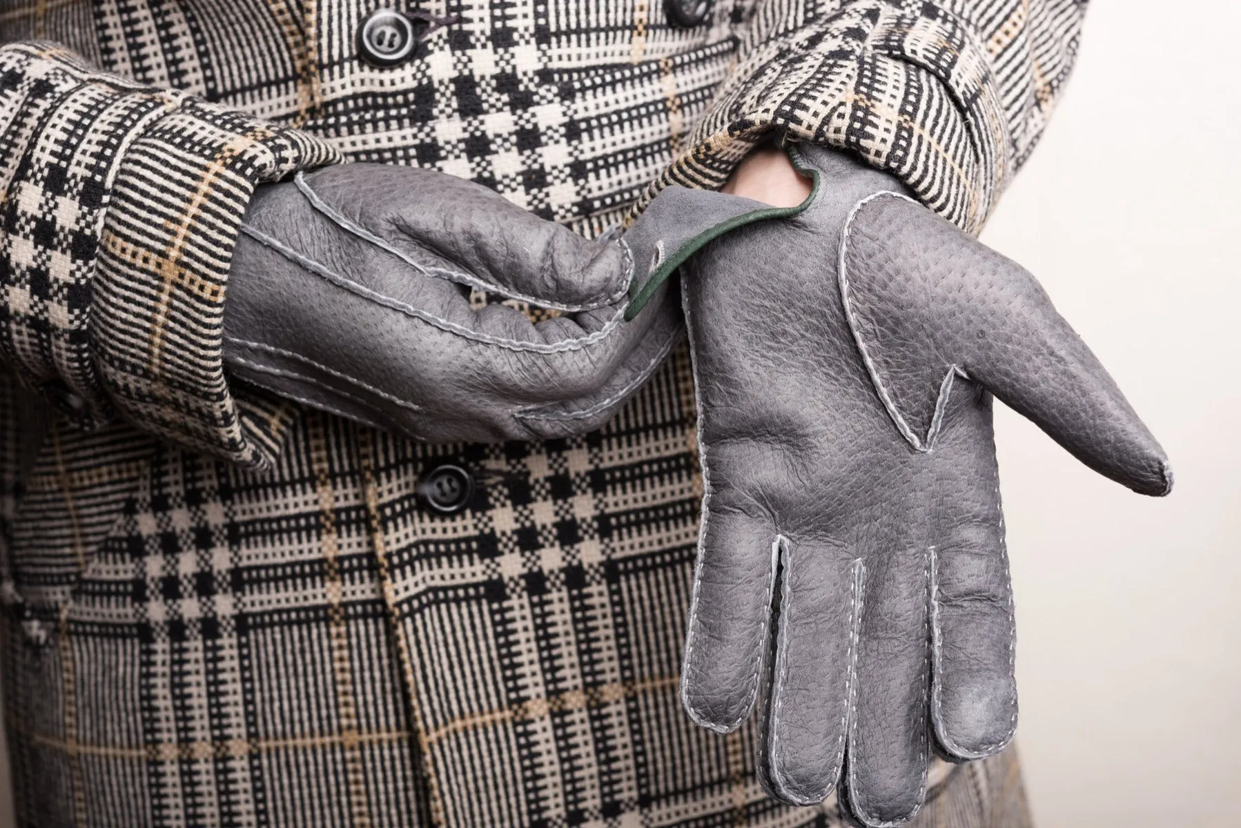 Gray Unlined Peccary Gloves