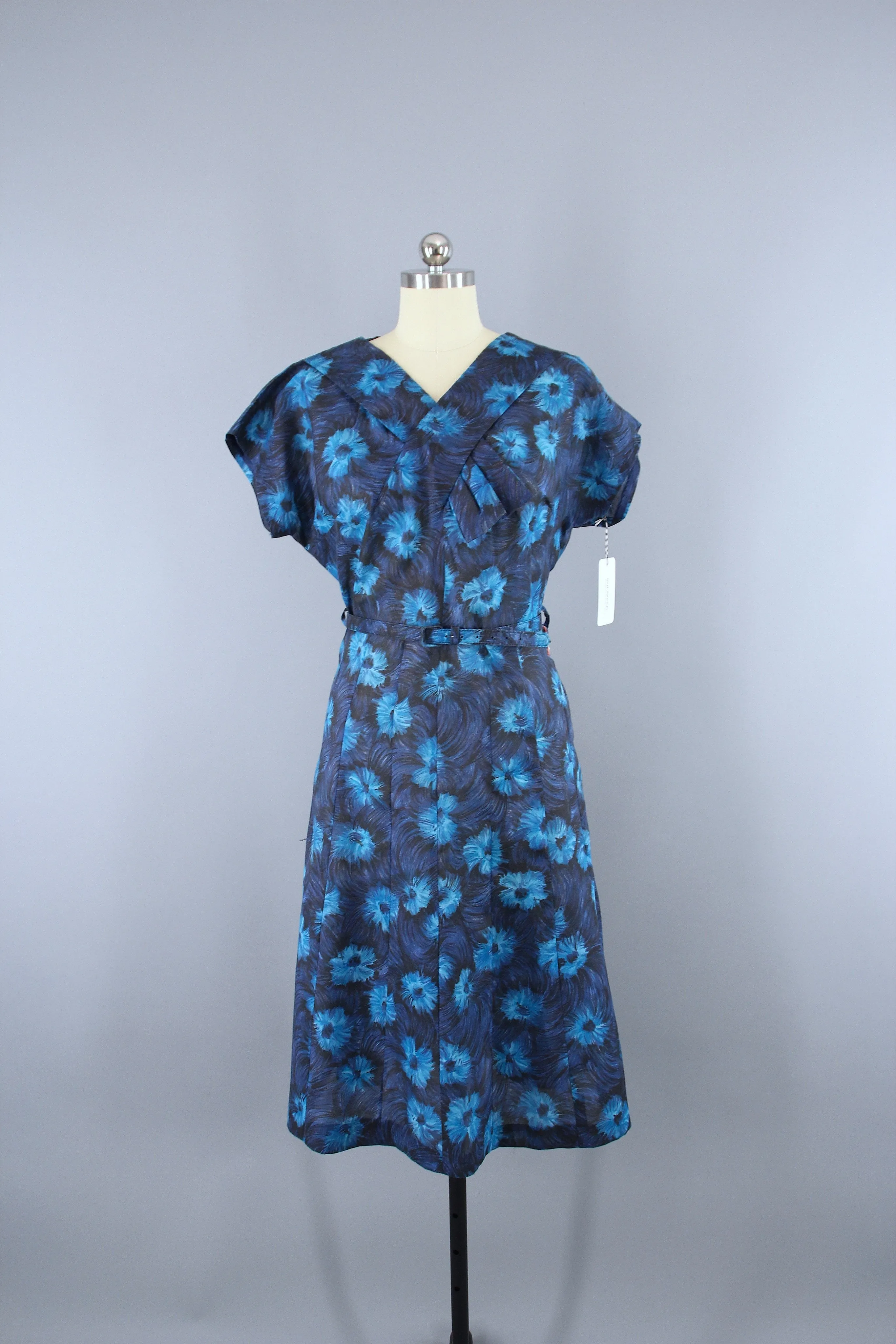 Vintage 1950s Blue Floral Print Day Dress