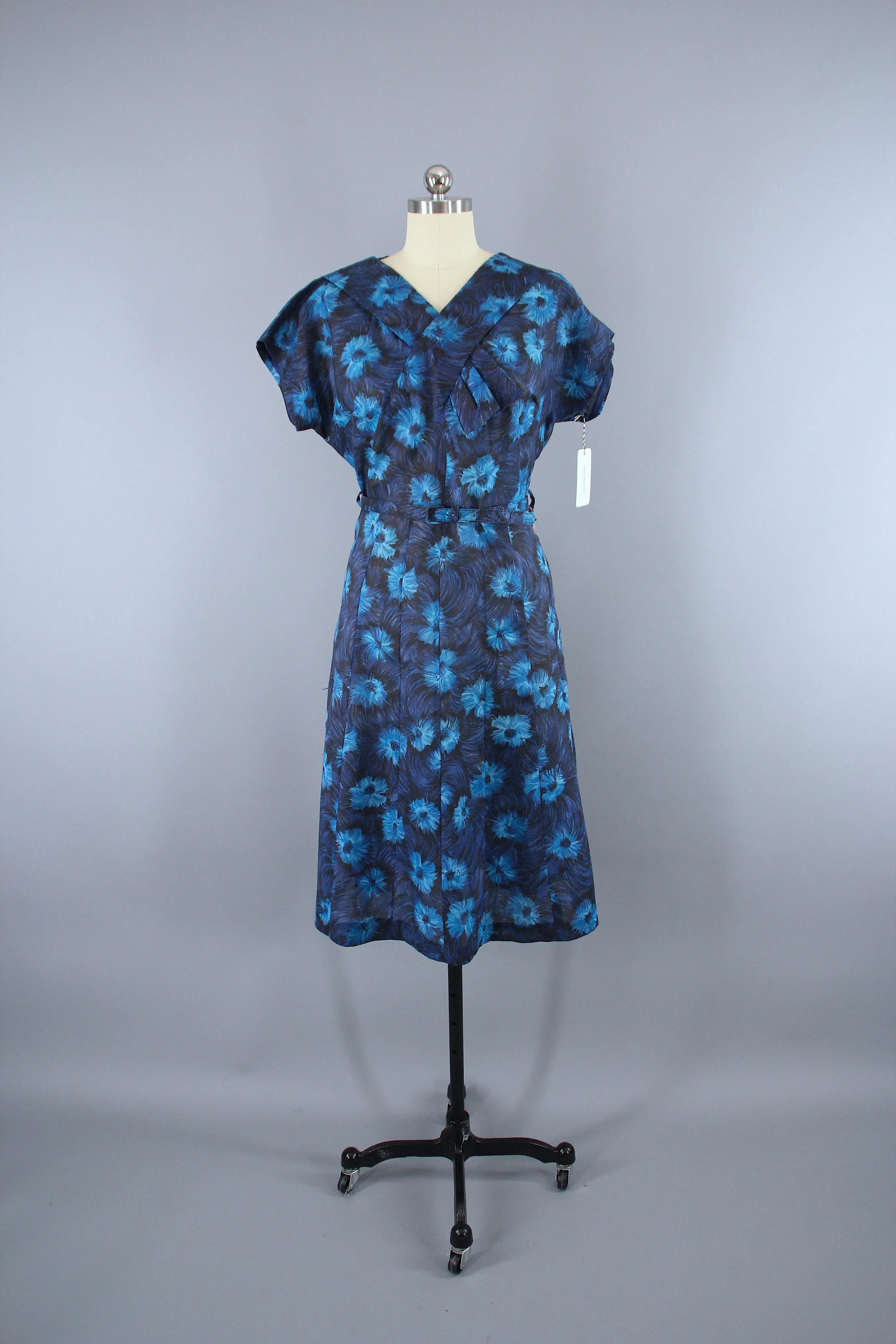 Vintage 1950s Blue Floral Print Day Dress