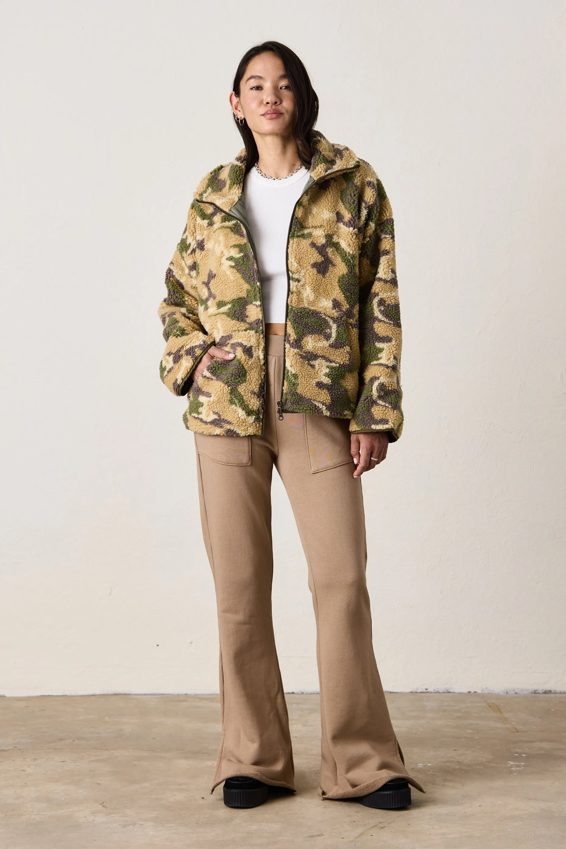 WYATT OVERSIZED SHERPA JACKET / NUDE CAMO