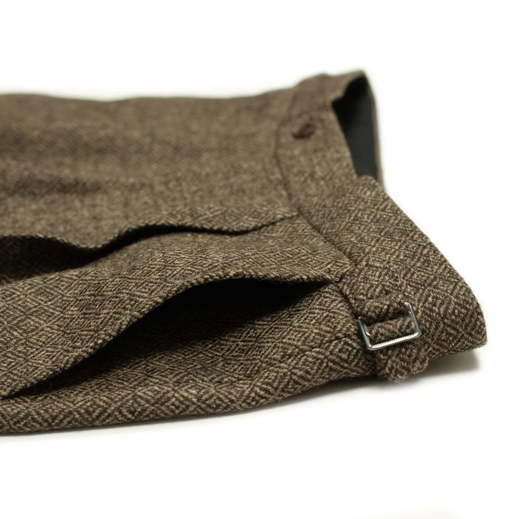 x Sartoria Carrara: Pleated trousers in brown undyed wool diamond tweed